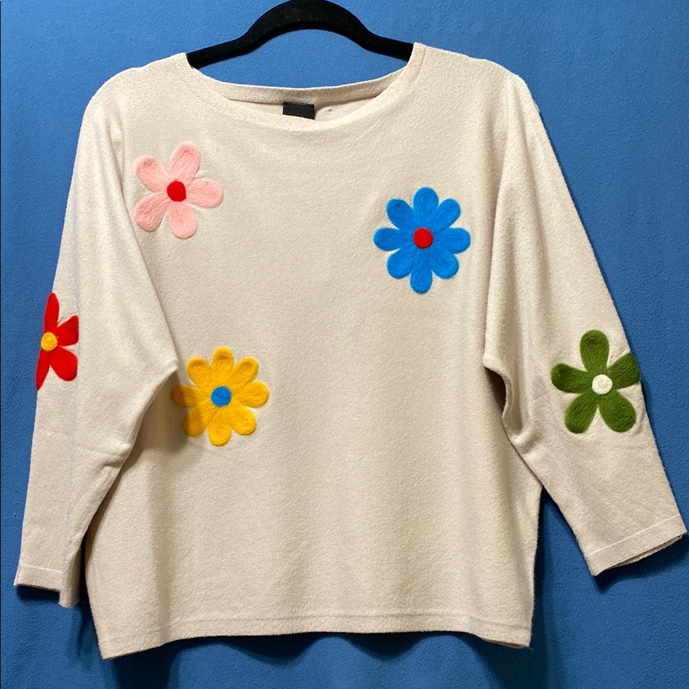 Floral Embroidered Cream Sweater 3/4 Sleeves Scoop Neckline by AaedaSize XL Used